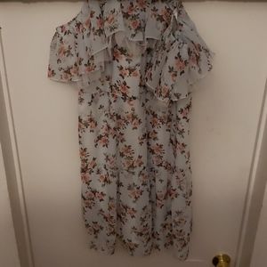 Floral off shoulder dress size 3x fits like a 1x
